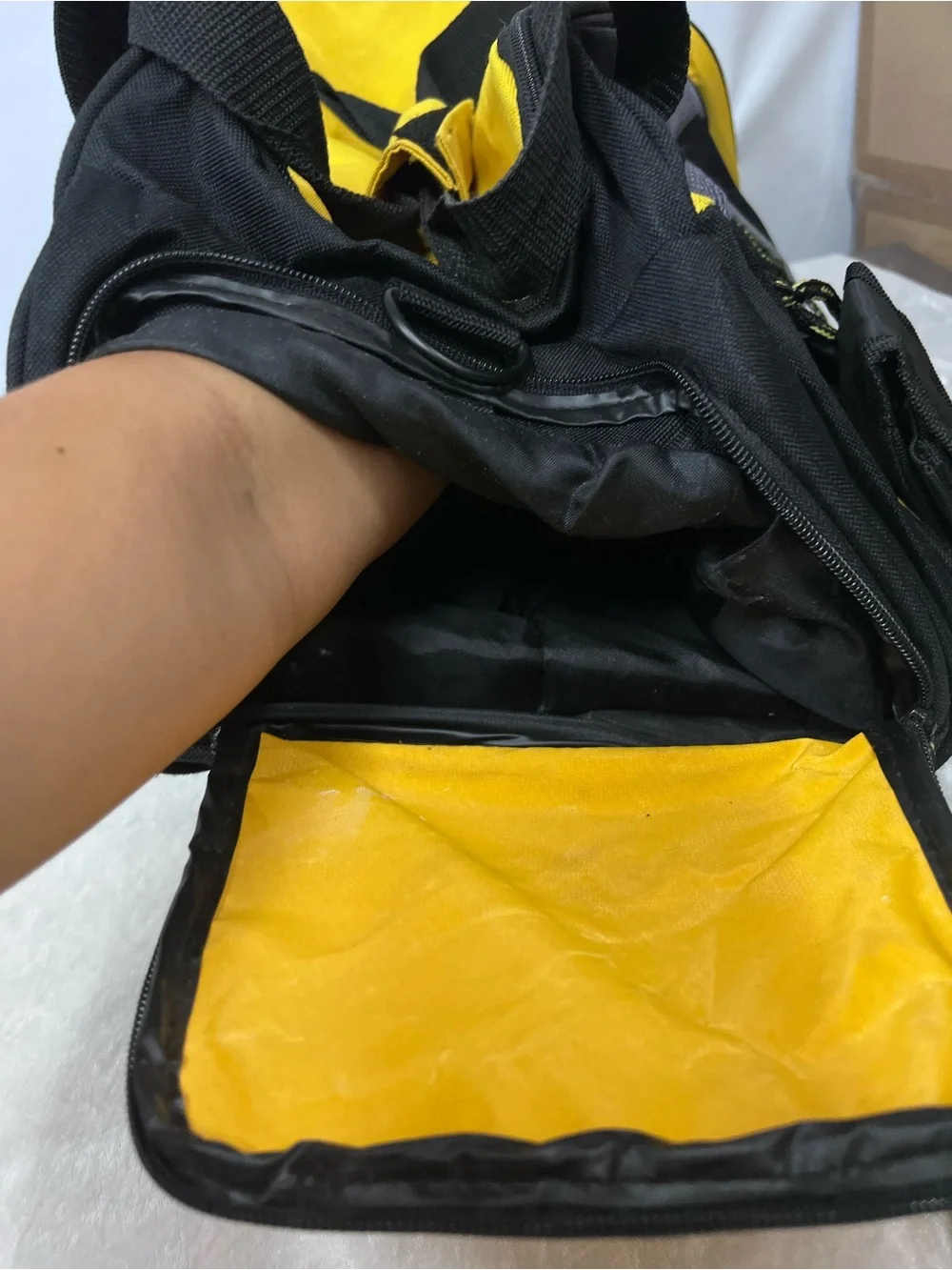 Vtg Golds Gym Men’s Black & Yellow Training Duffel Bag unisex